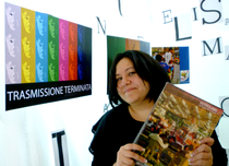 Elisa Martorana ritratta durante l'esposizione