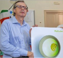 Vittorio Sgarbi acquisisce l'opera di Elisa Martorana
