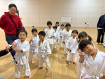 待機場での幼年の部