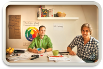 Henning und Nils gemeinsam am Tisch