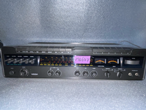 Receiver WEGA 3131 HiFi Frontansicht mit beleuchteter UKW Skala, zwei analogen Instrumenten für Center Tuning und Signalstärke, Kippschaltern für Filterfunktionen sowie Klangreglern für Bass, Mitten und Höhen