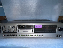 Grundig HiFi Receiver 30 mit silberner Front und großem TUNOSCOPE-Displayfeld. Rechte Seite mit horizontaler UKW/MW/LW Skala und manuellem Abstimmrad. Zentrale Aussteuerung- und Signal-Instrumente über dem TUNOSCOPE-Fenster. Linke Seite mit Ton- und Balance-Reglern in Metallknöpfen. Unterhalb mechanische Direktwahltasten (U1–U7) und Funktionsschalter. Kopfhöreranschluss rechts unten.