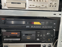 Bild: Sony TC-K711S 3-Head Stereo Cassette Deck, Frontansicht schwarz