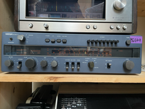 Receiver WEGA R 3141-2 Stereo Receiver UKW MW 1970er Jahre blau Frontansicht Analog Skala Preset Tasten AFC Loudness Holzseitenteile