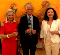 With former federal minister Werner Fasslabend and his wife in front of the painting 'Survival of Mankind'