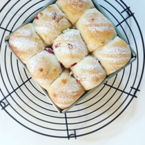 クランベリーチョコのちぎりパン