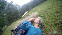 Beeren Trauben essen Pause Picknick Alpen Italien Südtirol E5 Wandern Berge