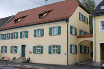 Eingang zum Cafe Miteinand - Torbogen rechts