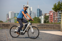 Sportlich unterwegs mit dem Charger hybrid