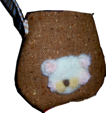 羊毛ししゅうで小さいバック作りました、がま口でもかわいいですね、白くまです(*´∀`)