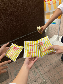 涙でてくるファミチキ😢とアイス🍨