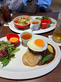 開校記念日に友達とお昼ご飯食べに行きました！すごく美味しかったです！🫶🏻翌日は模試だったのでちゃんと勉強までしちゃいました🥰