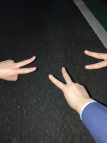 帰りに先輩と友達と撮ったピース✌️