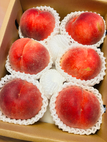今日祖父から届いた桃です🍑