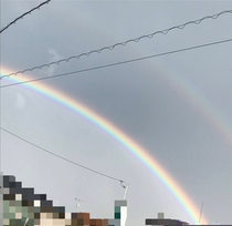 だいぶ見えにくいのですが、数年前二重の虹を見ました！🌈これ以来虹を見れていません……😢