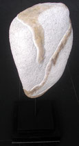 Gestylt  2009; Marmor weiss; BxH  21x37 cm H mit Sockel 54 cm