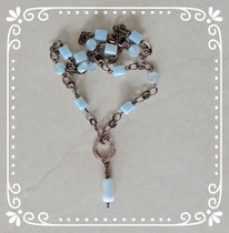 Handgefertigtes Kupfer-Collier in Y-Form mit Edelsteinen in Mint. Jedes Ringlein ist handgemacht. Unikat