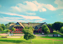 Das Kinderspielhaus mit tollem Wolkenspiel