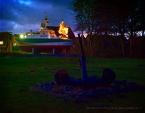 Rettungsboot "Eppe de Blom" mit Weihnachtsbaum in Dornumersiel