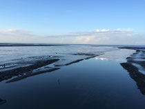 Einsamer Strand in Dornumersiel im Herbst