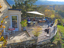 vue plongeante sur la grande terrasse de 50 m²