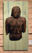 männliche Wandskulptur, Zirbe verbrannt auf Fichtenplatte 80x50 cm