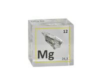 magnesium metal crystal sample, magnesium metal oxide free sample, magnesium metal acrylic cube, magnesium cube, magnesium acrylic cube, magnesium sample for element collection, magnesium sample for display