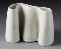 by Charlotte Poulsen, Forme onduré plus haut, Grès white, glaze, H: 10.5 x 18 x 7 cm/ price: € 130