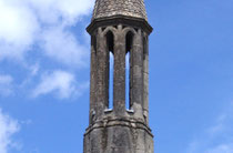 Lanterne des morts de la chapelle funéraire d'Acheux-en-Amiénois