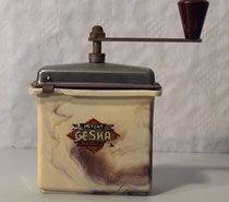 3743/ Kaffeemühle "GESKA" ~1920, Kunststoff, H 19cm, EUR 40,-