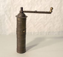 3928/ Oriental. Kaffeemühle ~1850, Messing, H 25cm, EUR 40,-