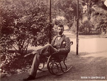 Leone Caetani in giardino a Fogliano