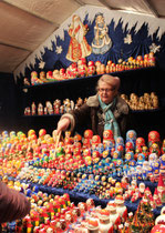 © Helga Karl; Stand am Weihnachtsmarkt Alexanderplatz Berlin
