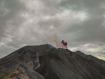Veritabler Dauerbrennner  -  eine, der viertelstündlichen, strombolianischen Eruptionen