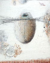 Scarabäus, 100 x 80 cm, Marmormehl, Acrylfarbe, Vogelflügel in Resin, Zeichnung