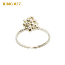 Ring aus der Serie Good Girl | 925 Sterlingsilber | 8 Babydiamanten gefasst | *handmade  <br><a href="https://www.caroertl.com/shop/ringe/ring-027/" target="_blank" p style="color:#d5a93e"> zum SHOP ...</a>