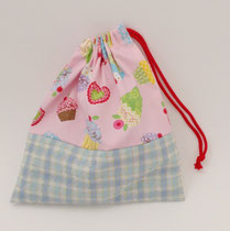 巾着135　ピンクカップケーキ&チェック　260×290　¥600