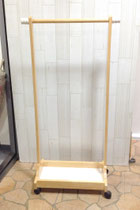 ＜倉庫商品＞ラックハンガー100　子供用ナチュラル　500×300×770～1200H　￥2,500＊2台あります＊　