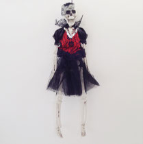 ハロウィン194　壁飾り　ガイコツパーティーレディ―　430Ｈ　￥800