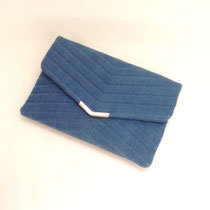 レディースバッグ137　クラッチ　キルティング青2WAY 　330×200　￥2,000 