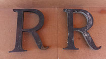 Letras antiguas metal grandes