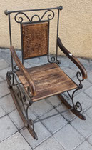 Mecedora pequeña madera y hierro. Ref 17682. 65x39x60