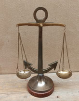 Balanza 2 platos ancla latón y madera. Ref 27211924. 29x14x8