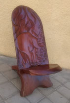 Silla de madera labrada. 65x55x35