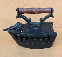 Reproducción plancha hierro. Ref 600000950. 20x22x10