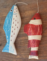 Peces madera. Azul ref 232010 (19x7,5x2). Rojo ref 232009 (18x7,5x2). 