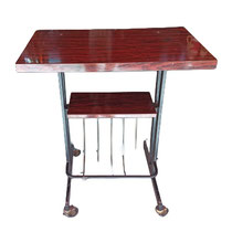 Mesa con ruedas vintage. 40x69x83