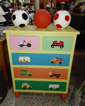 Cómoda infantil. 