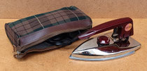Plancha eléctrica de viaje con asa abatible vintage Calor baby-matic 11A fabricación española. Ref CAR 24/074. 20x9x9