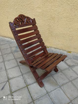 Silla de madera pequeña